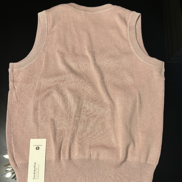 NWT Crew Neck Sleeveless Sweater Top Blush Color (SM) - Picture 2 of 4